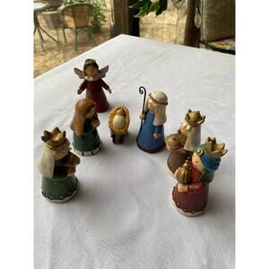Young's Inc. 7 Piece Figural Nativity Set Wood like Resin 3.25 - 4 in tall EUC